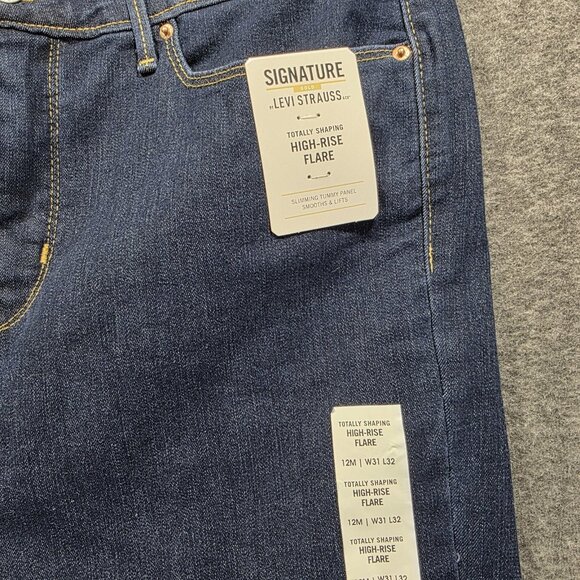 Signature Levi Strauss Jeans Womens 12M Blue Totally Shaping High Rise Flare - Picture 5 of 12